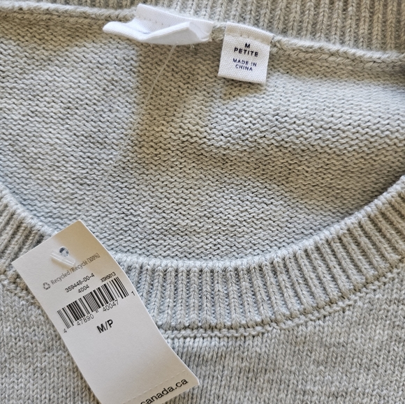 Gap sweater with heart shaped patch - Picture 2 of 3